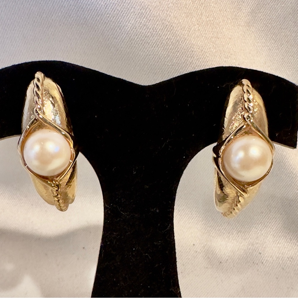 Vintage 80s Chunky Gold tone Faux Pearl Clip Earrings Huggie Hoop